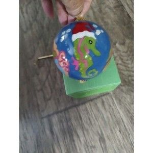 PIER 1 Li Bien 2008 MERRY FISHMAS Seahorse Fish Painted GLASS 3" Ball Or…